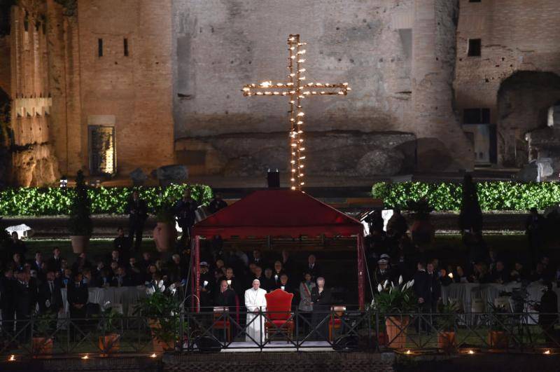 Via Crucis In Televisione Oggi Stasera in TV, guida ai programmi di oggi 30 marzo: Papa Francesco
