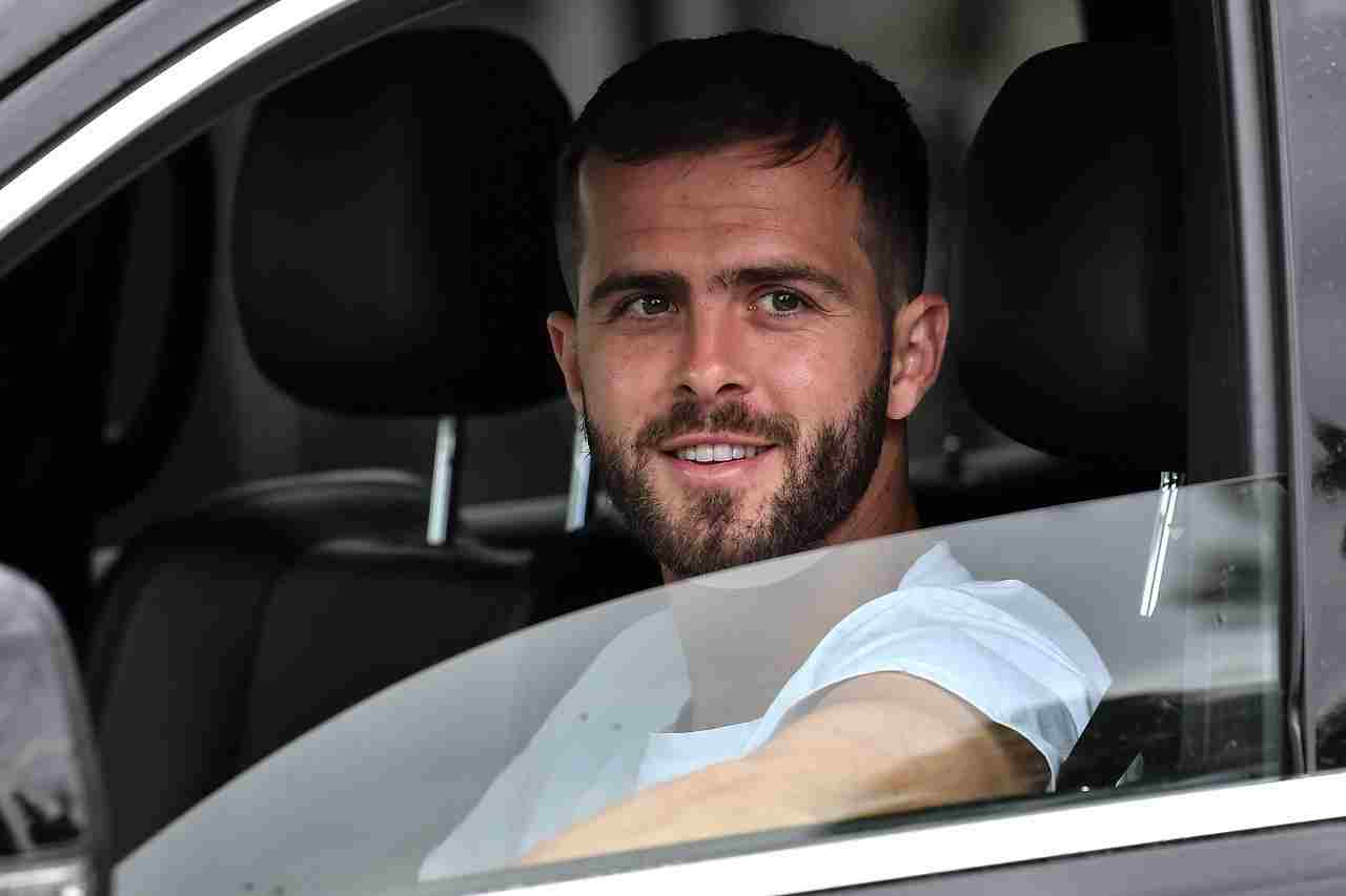 Calciomercato Juventus, Pjanic al Barcellona: idea Miranda in contropartita