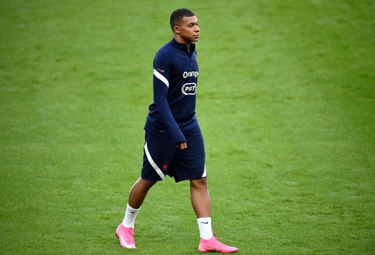 Kylian Mbappe positivo covid-19