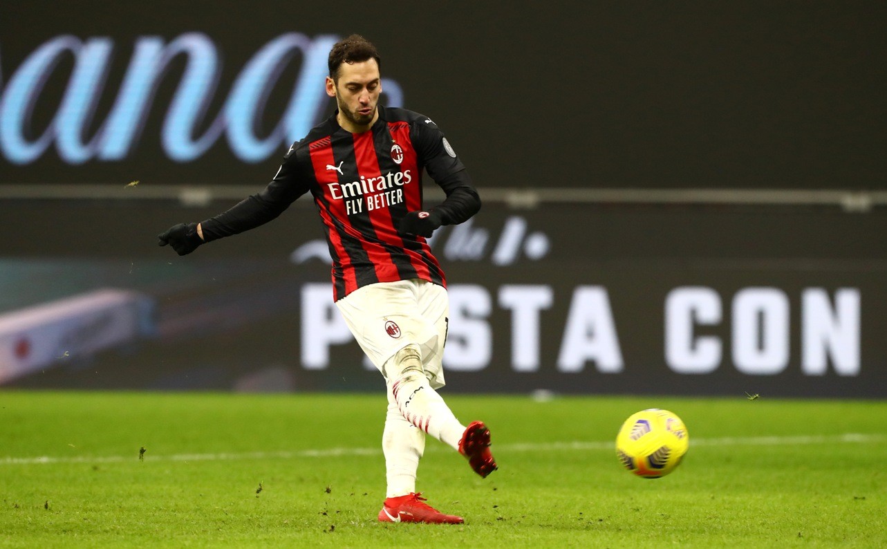 Milan, UFFICIALE: Hernandez e Calhanoglu positivi al coronavirus