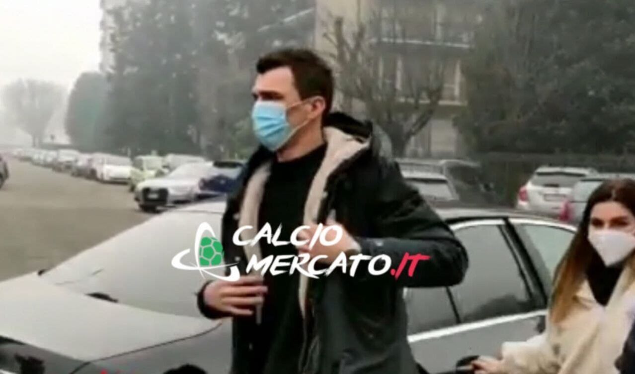 Juventus, il messaggio della curva a Mandzukic | La risposta del croato