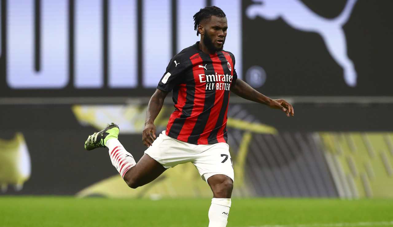 Kessie calcia la palla