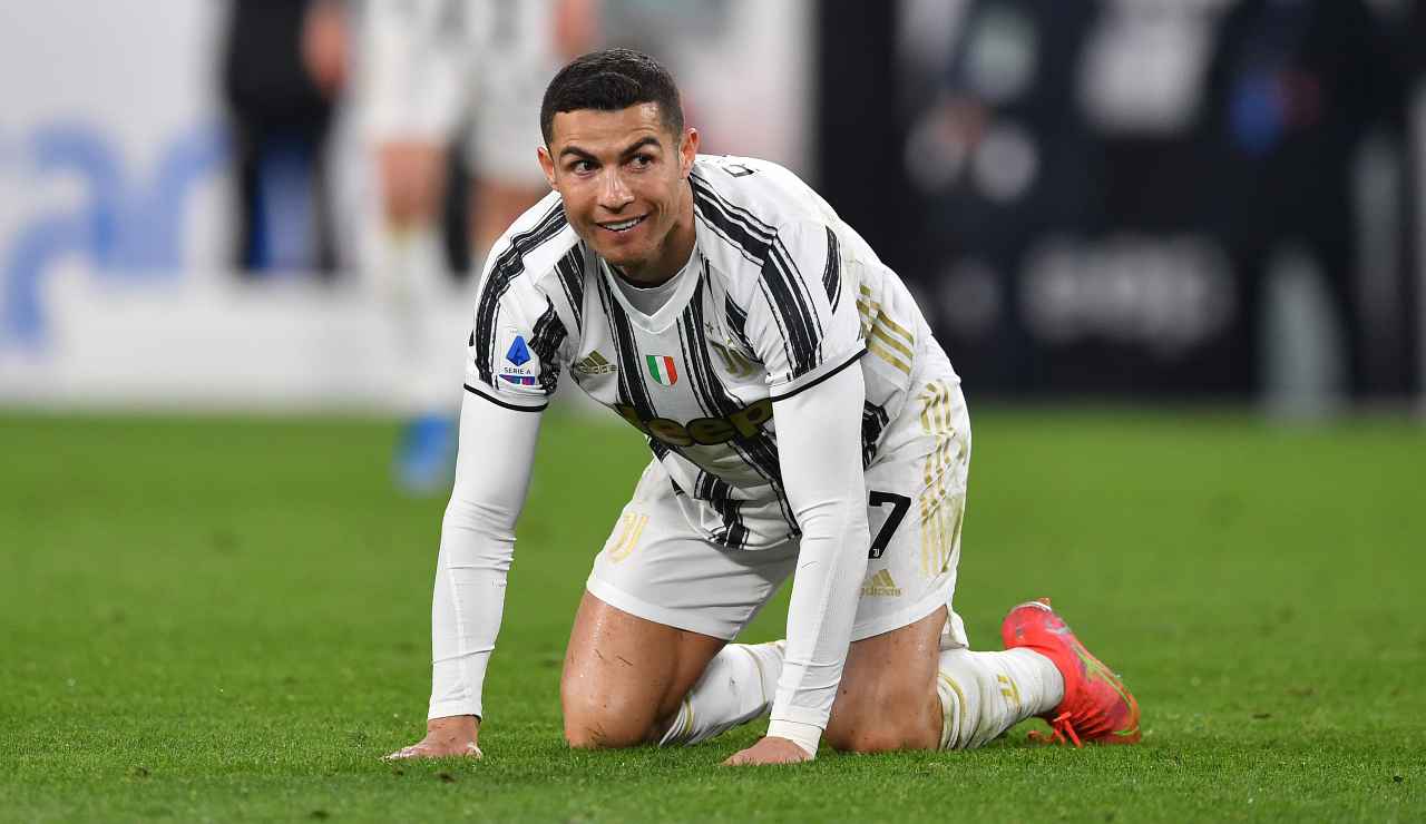 Cristiano Ronaldo in ginocchio