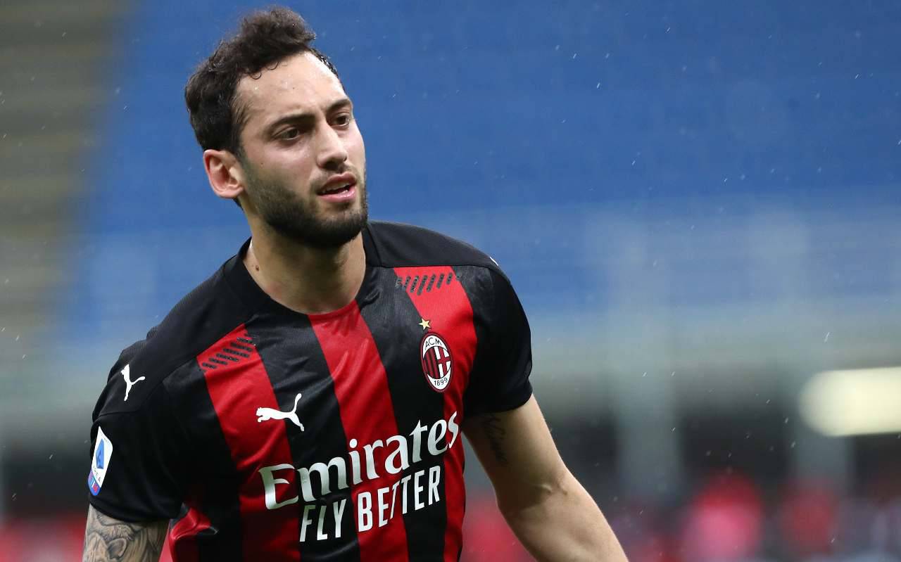 Calciomercato Milan, critiche per Calhanoglu sul rinnovo 