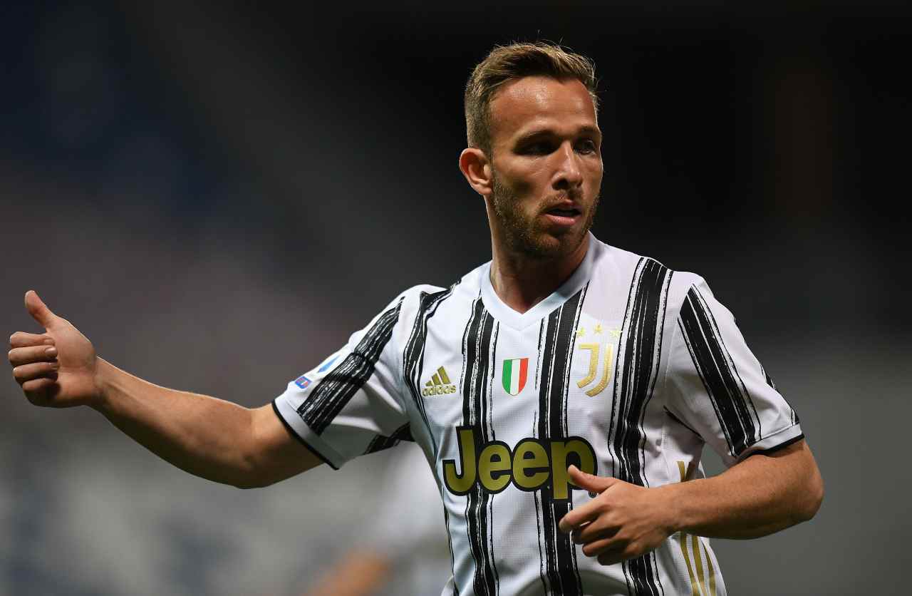 Juventus, scartato da Allegri: Arthur in uscita