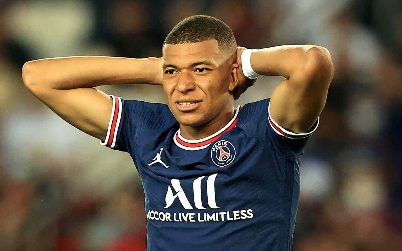 Calciomercato, offerta monstre del Real per Mbappé | Ronaldo osserva