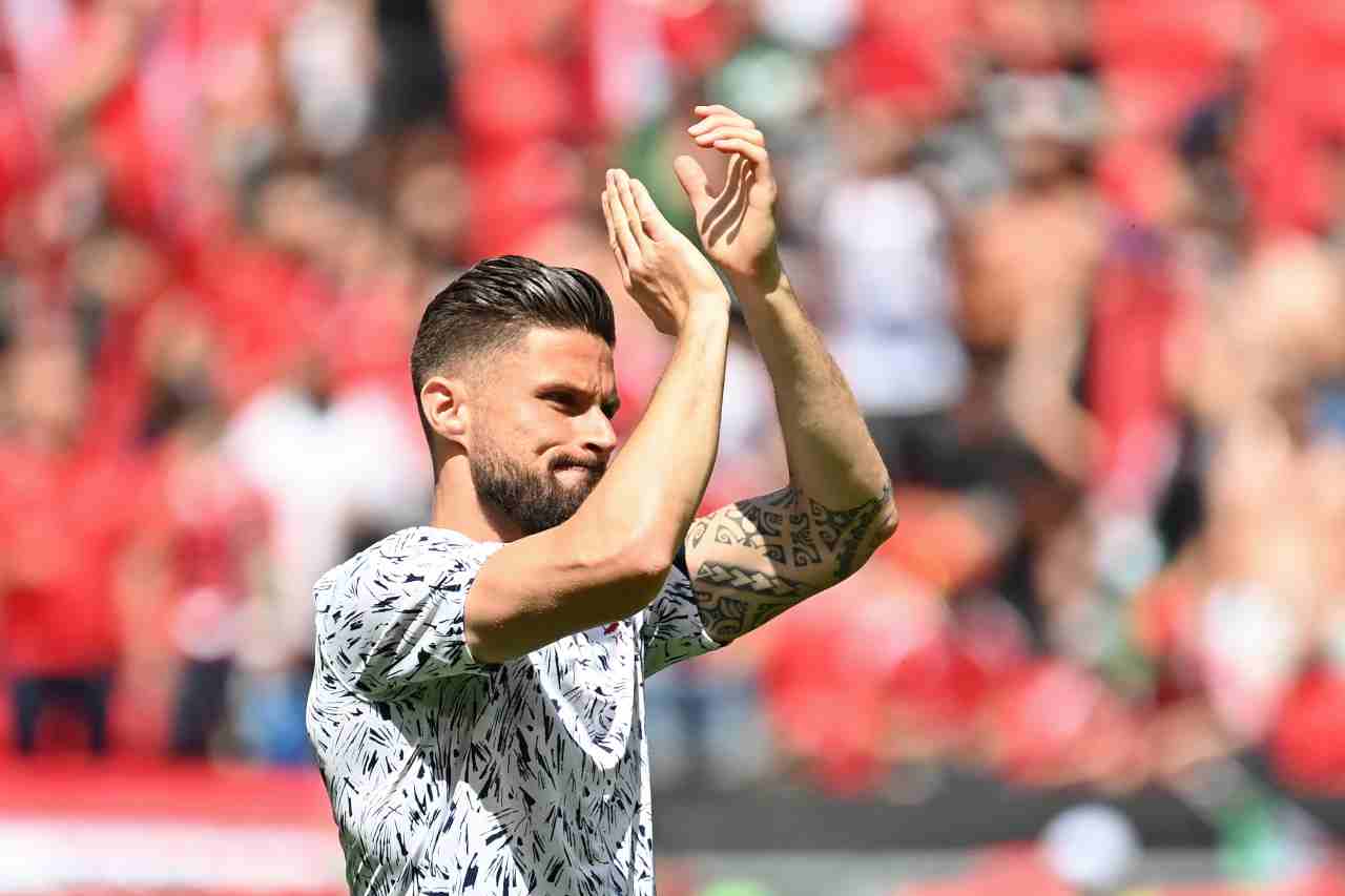 Milan, Giroud si presenta in conferenza stampa