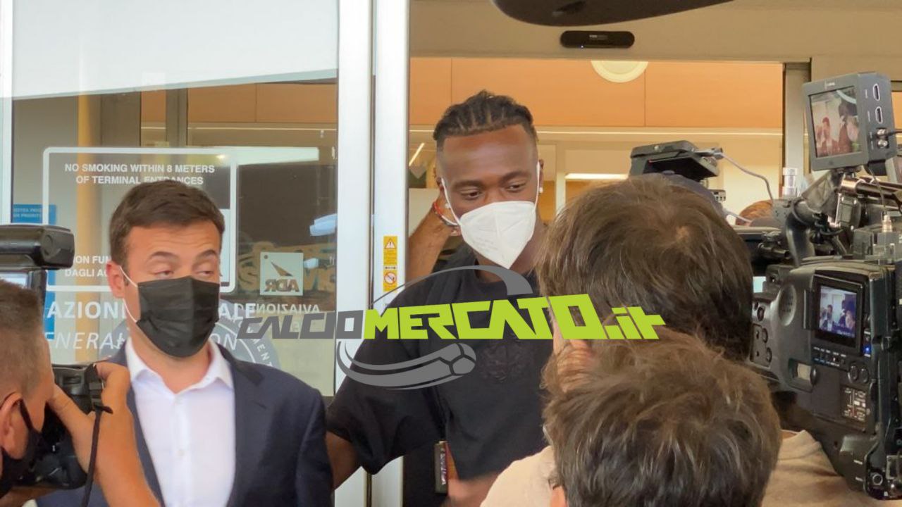 Arrivato in Italia il nuovo centravanti della Roma, Tammy Abraham, che svolgerà le visite mediche a Villa Stuart