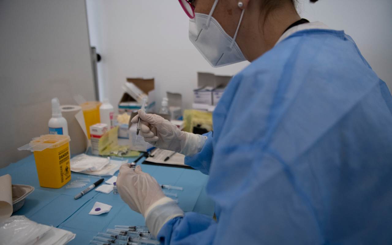 Coronavirus, Fondazione GIMBE: "Scendono ancora i nuovi casi"