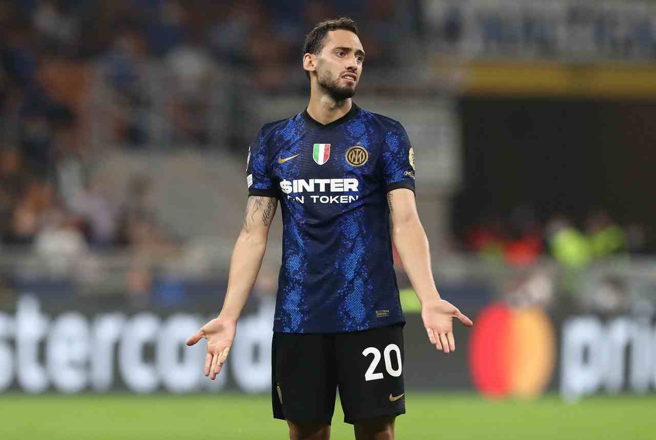 Calhanoglu floppa: i tifosi già rimpiangono Eriksen