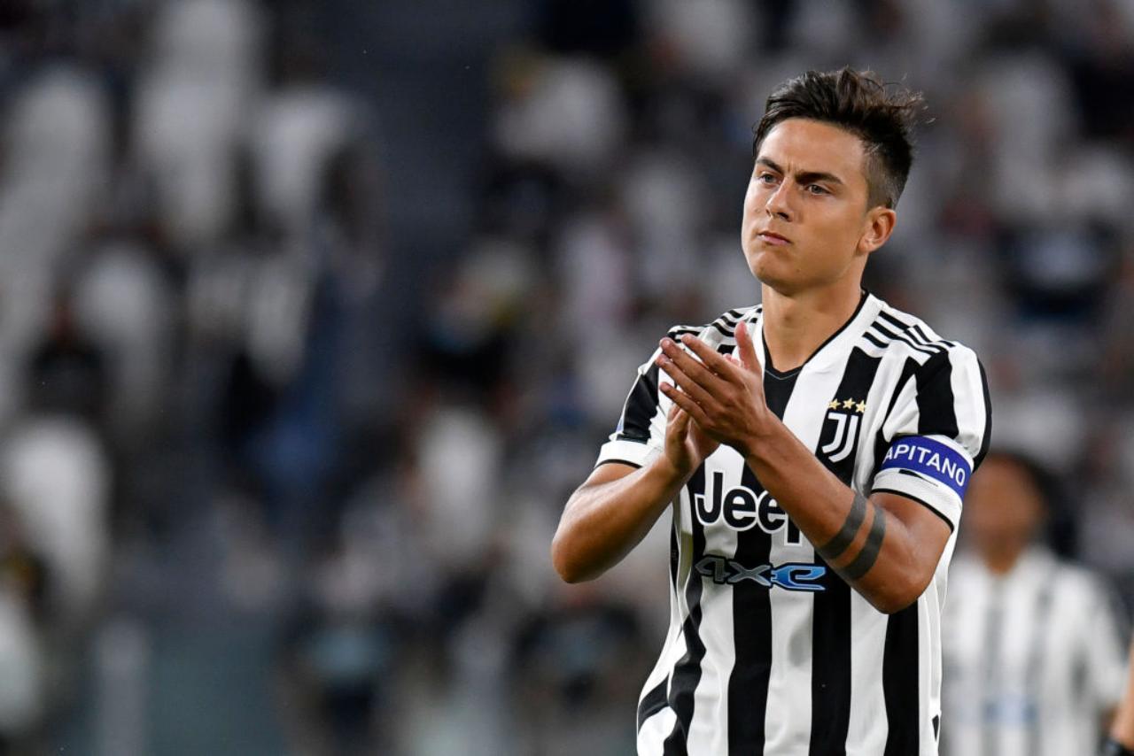 dybala juventus applaude