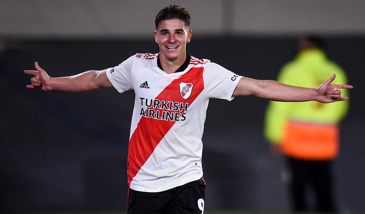 Calciomercato Milan, osservato Julian Alvarez | Può essere il dopo Ibrahimovic