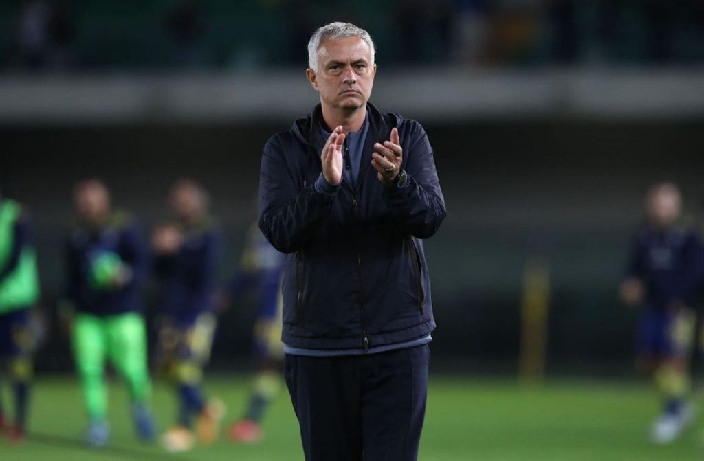 Roma-Napoli, ammonizione Mou