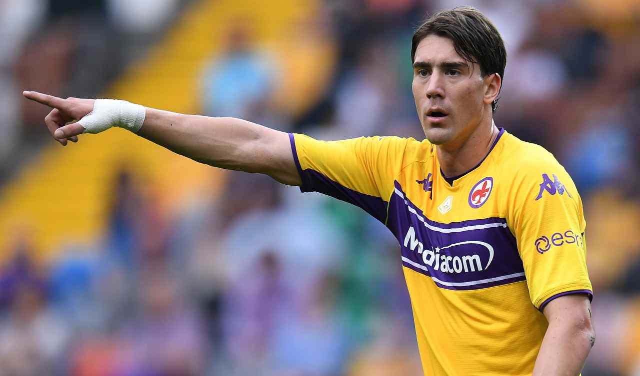 Vlahovic sul mercato, Fiorentina al lavoro sul sostituto