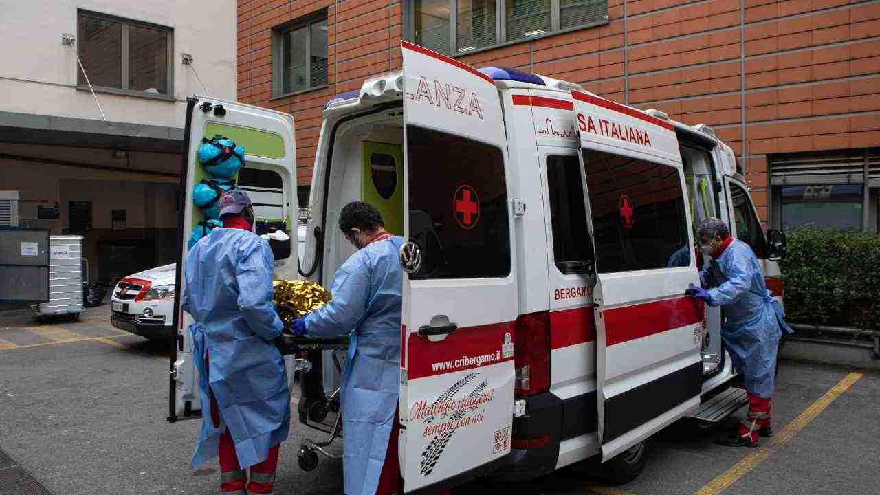 Coronavirus, Fondazione GIMBE: "Fase critica, ospedali a rischio"