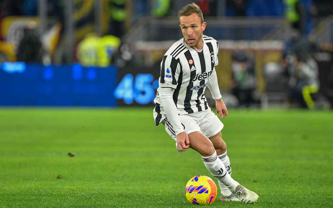 Calciomercato Juventus, l'Arsenal fa sul serio | Allegri pronto a salutare Arthur