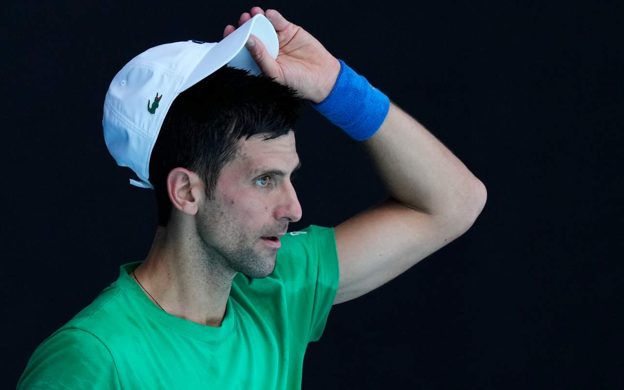 Nuovo 'no' per Djokovic dal governo australiano: annullato il visto