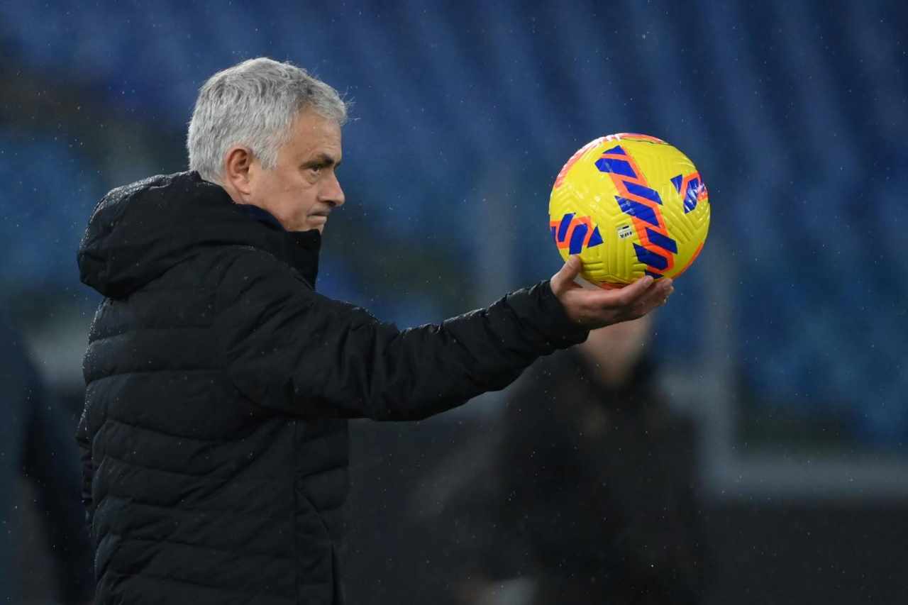 Calciomercato, il cambio di agente lo porta in Italia | Sfida Milan-Mourinho