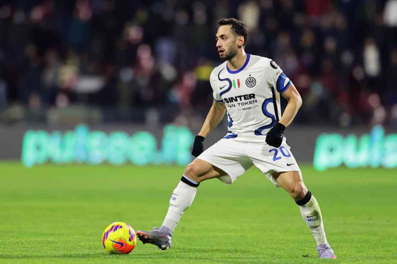 Inter, Calhanoglu piace allo United: interesse per lui 