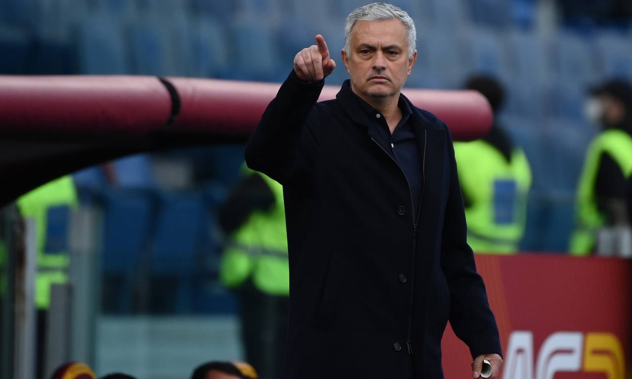 Fuoco incrociato su Mourinho: "La Roma non ha gioco" | "È un disco rotto"