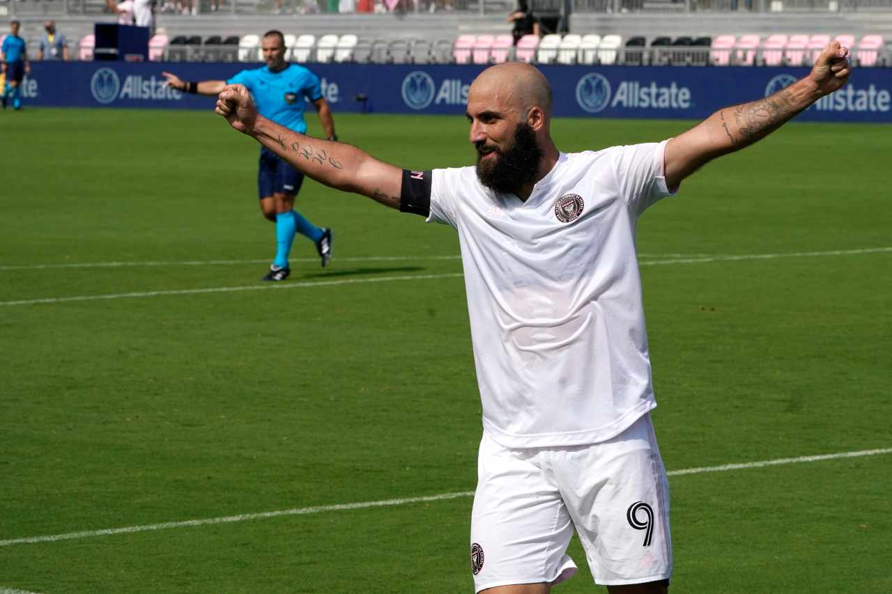 Clamoroso attacco all'ex Juve Higuain: "È patetico"