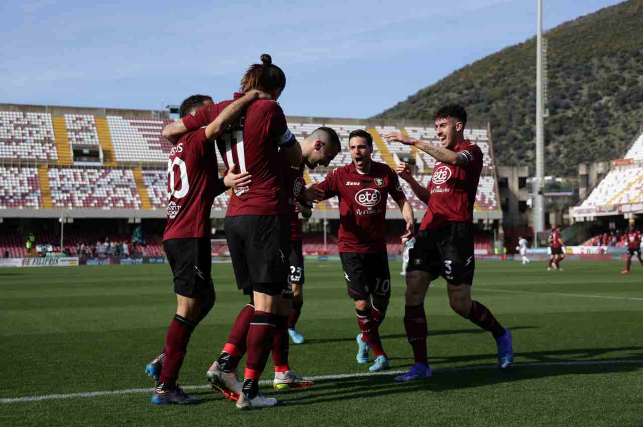 Serie A, colpo dello Spezia sul Cagliari | Pari tra Salernitana e Sassuolo