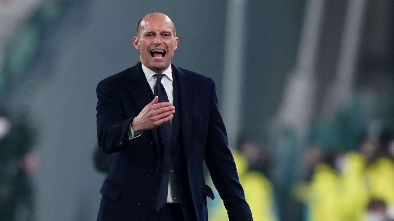 Juventus, fuoco e fiamme su Allegri: "Dovrebbero licenziarlo, non possono"