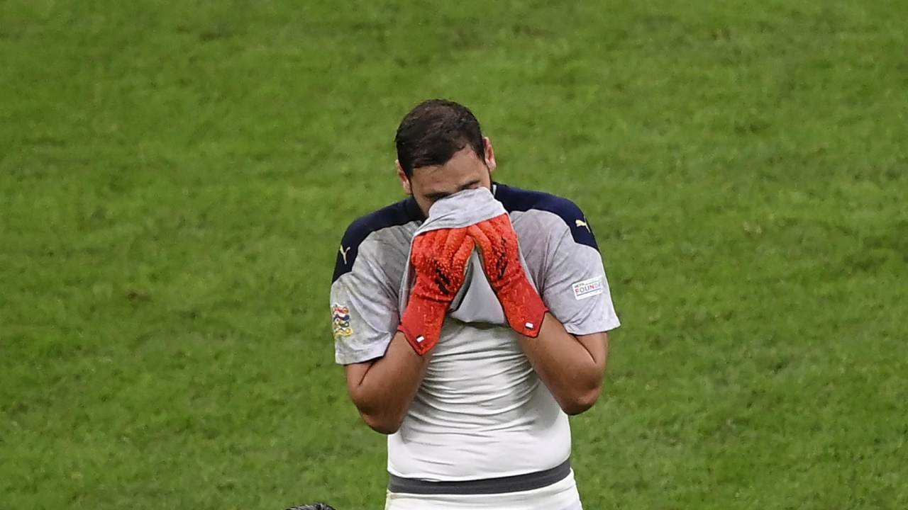 Bocciatura totale per Donnarumma: "Deve capire come si sta in porta"