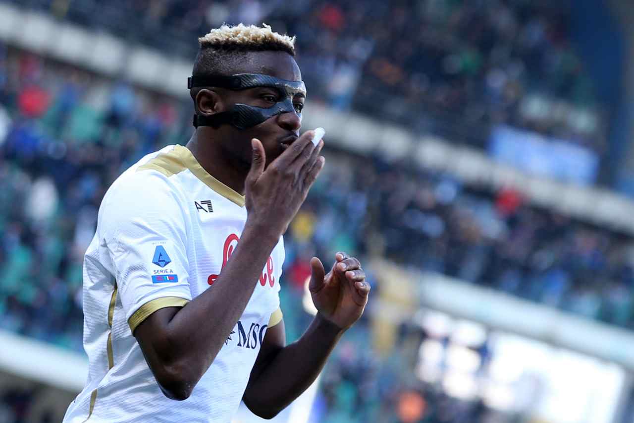 Verona-Napoli, Osimhen trascina con una doppietta | Inter superata