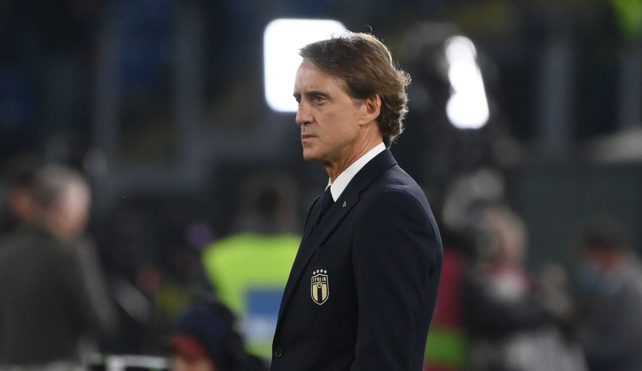 Italia, il 'Barbera' zittisce i fischi all'inno macedone: il gesto dello stadio