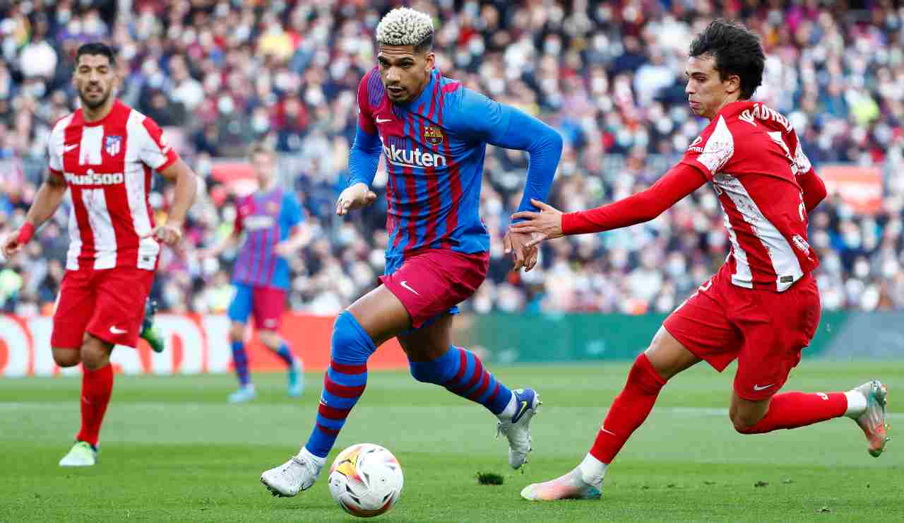 Il rinnovo di Araujo si complica: Juve alla finestra