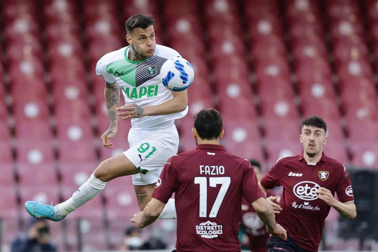 Calciomercato, sacrificio Milan per il doppio colpo | Che sfida all'Inter