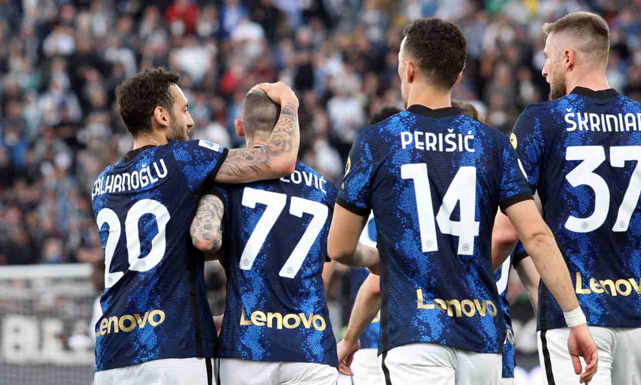 Lautaro e Sanchez ribaltano lo Spezia e regalano la vetta all'Inter