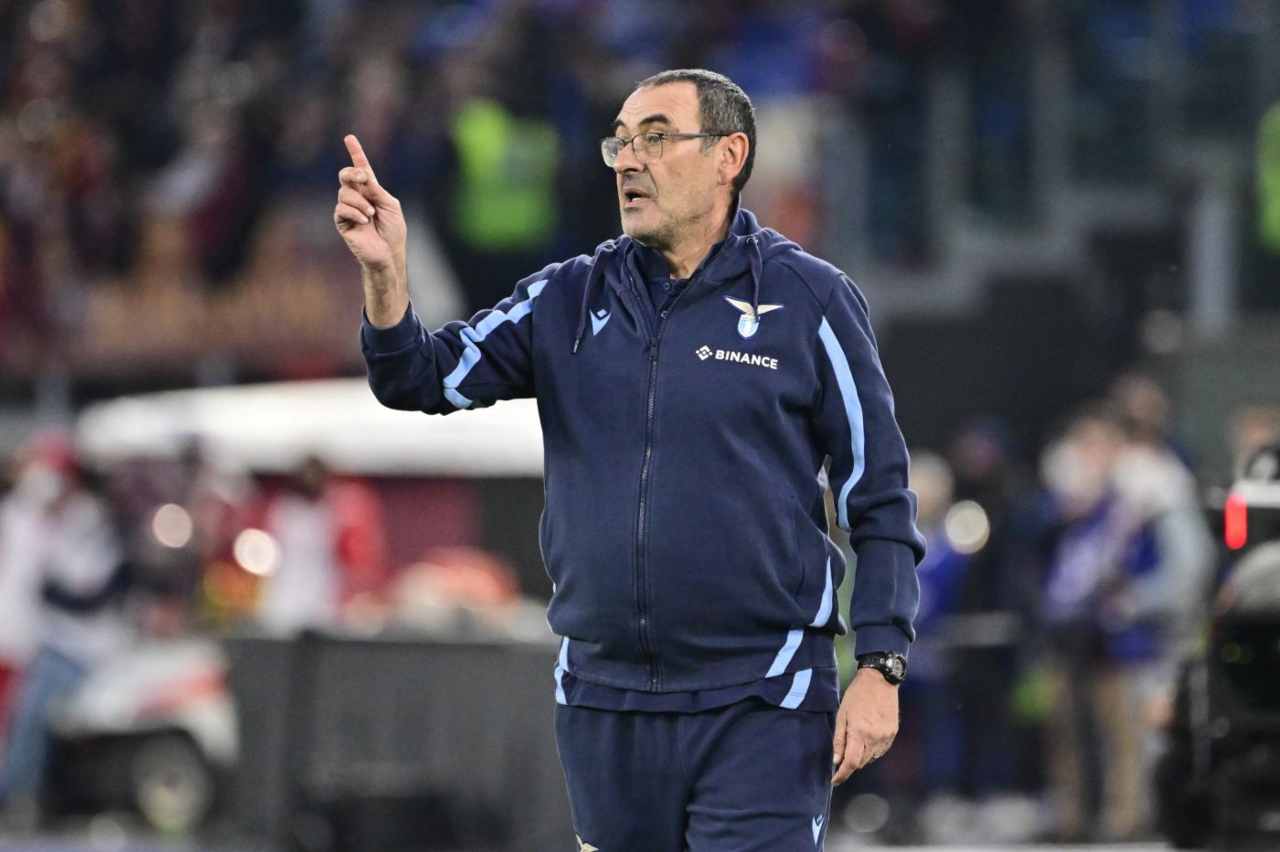Cambia il destino di Sarri in Serie A: il tecnico può liberarsi pagando una penale