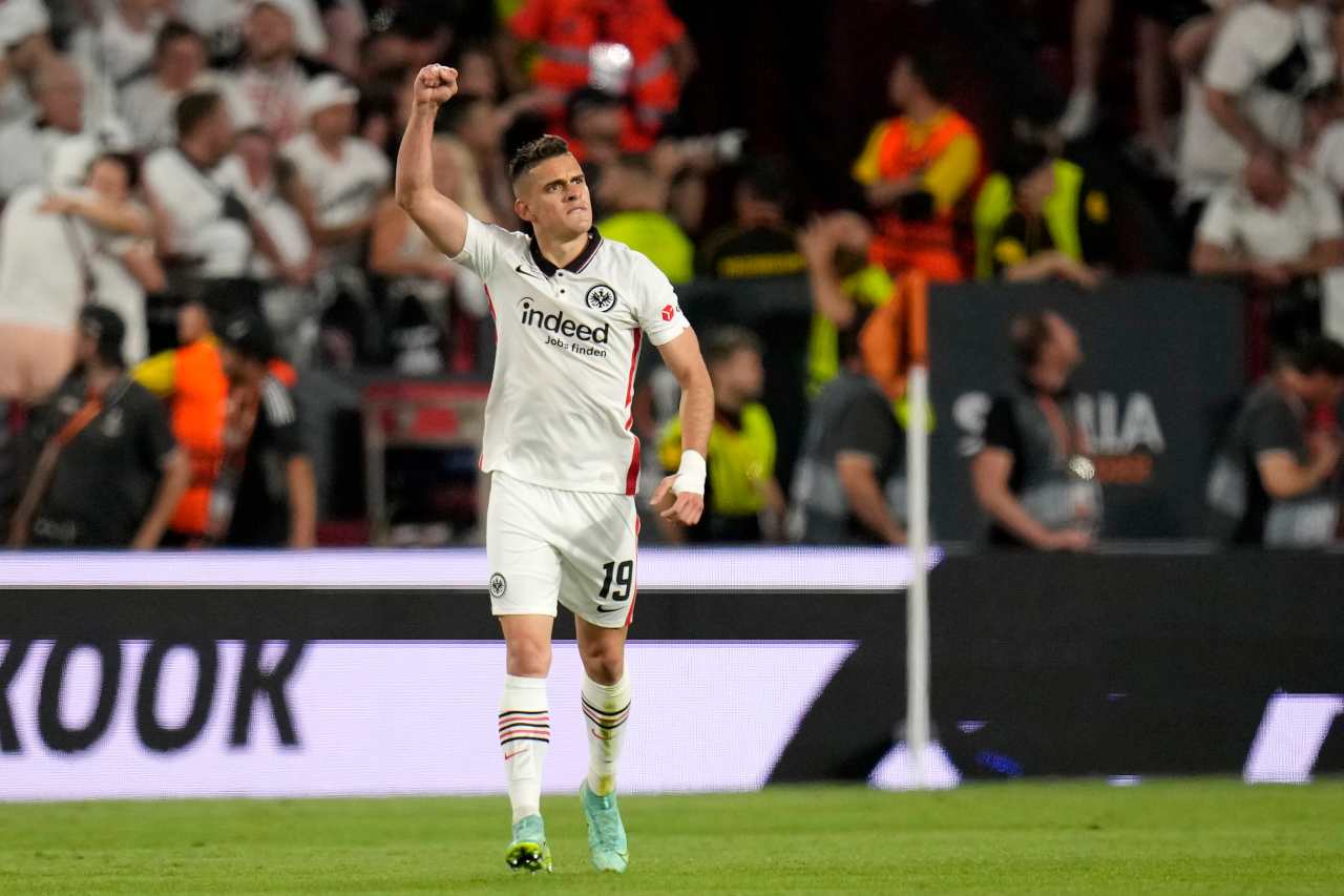 Europa League, trionfa l'Eintracht ai rigori! Decisivo l'errore di Ramsey