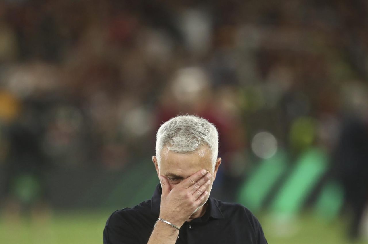 Mourinho e la Roma distrutti: "L'Inter lo sta trattando ufficialmente"