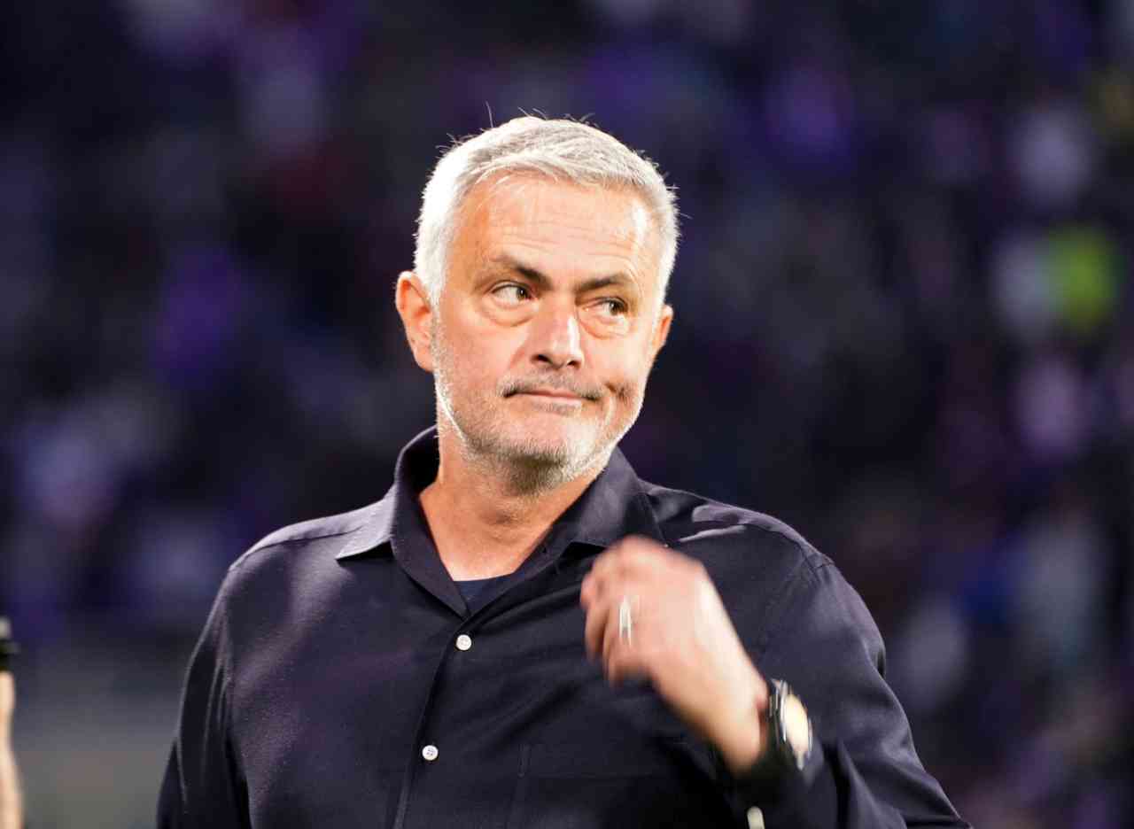 Nuovo attacco di Mourinho in conferenza: "Siamo stanchi degli arbitri"