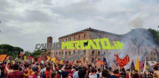 Marea giallorossa al Circo Massimo: la Roma attesa per la grande festa