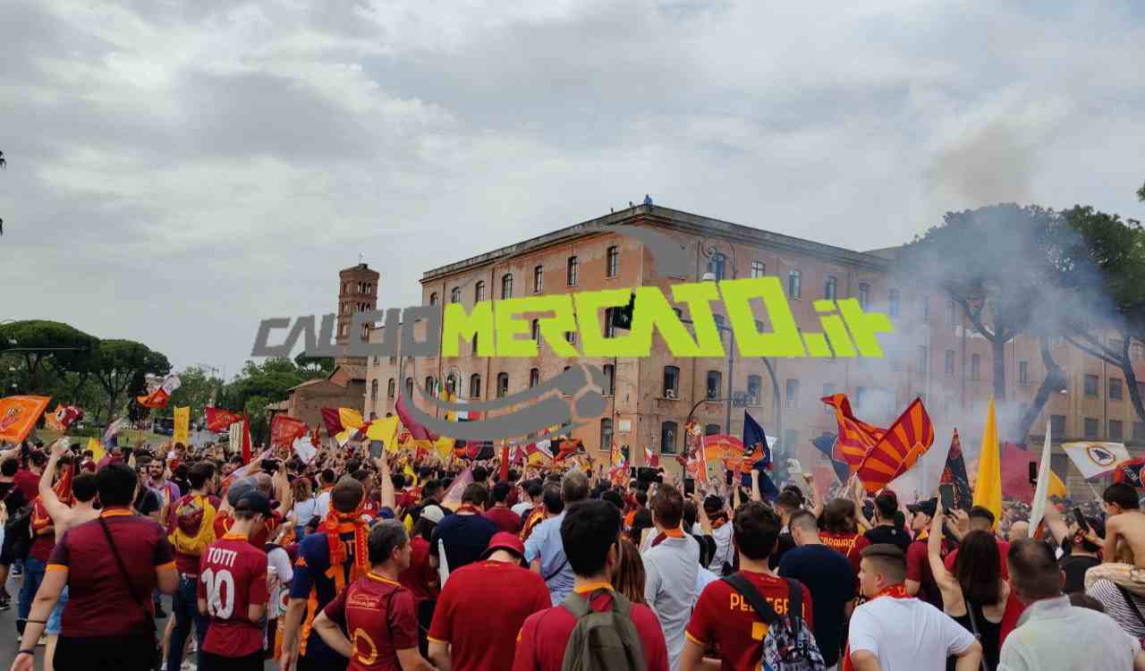 Marea giallorossa al Circo Massimo: la Roma attesa per la grande festa