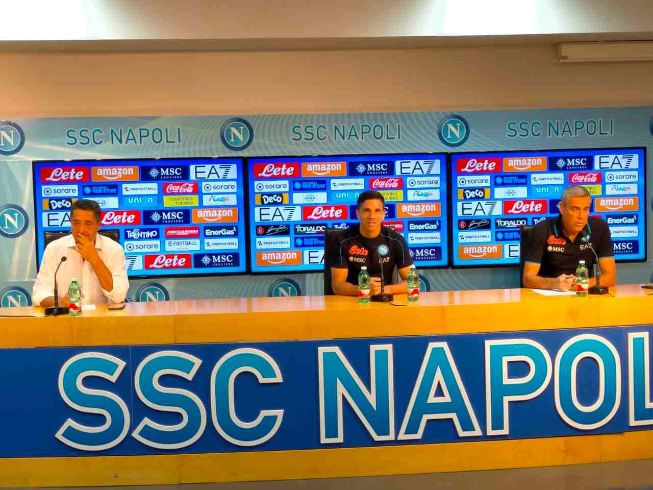 Napoli, Simeone in conferenza stampa: "È un sogno. Ecco come ha reagito mio padre"