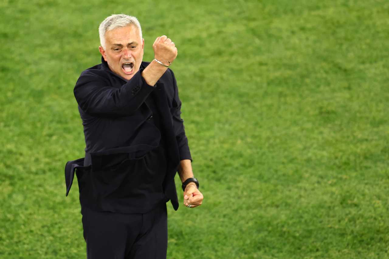 Roma, altro colpaccio per Mourinho: comunicato UFFICIALE