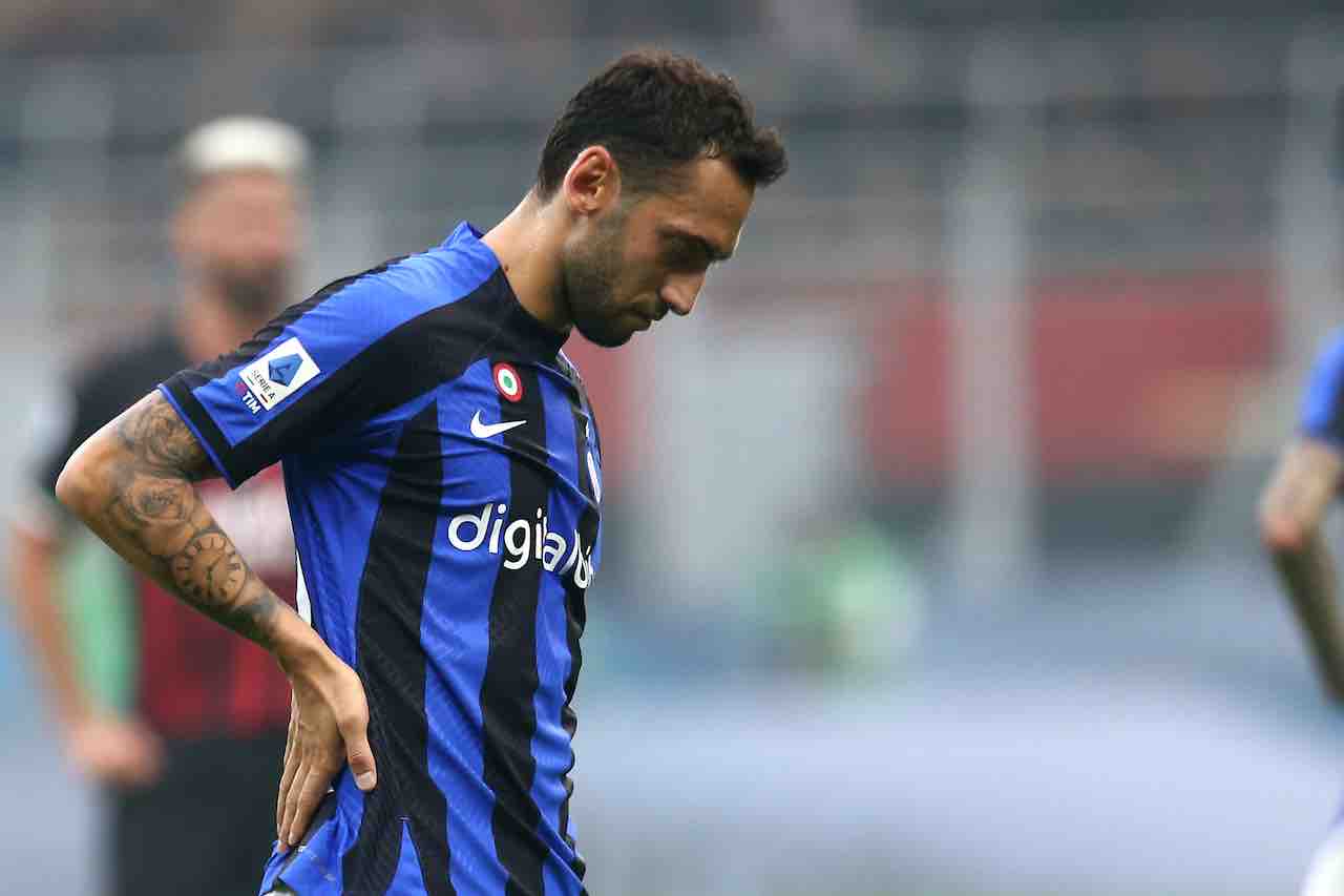 Inter, ufficiale: infortunio per Calhanoglu