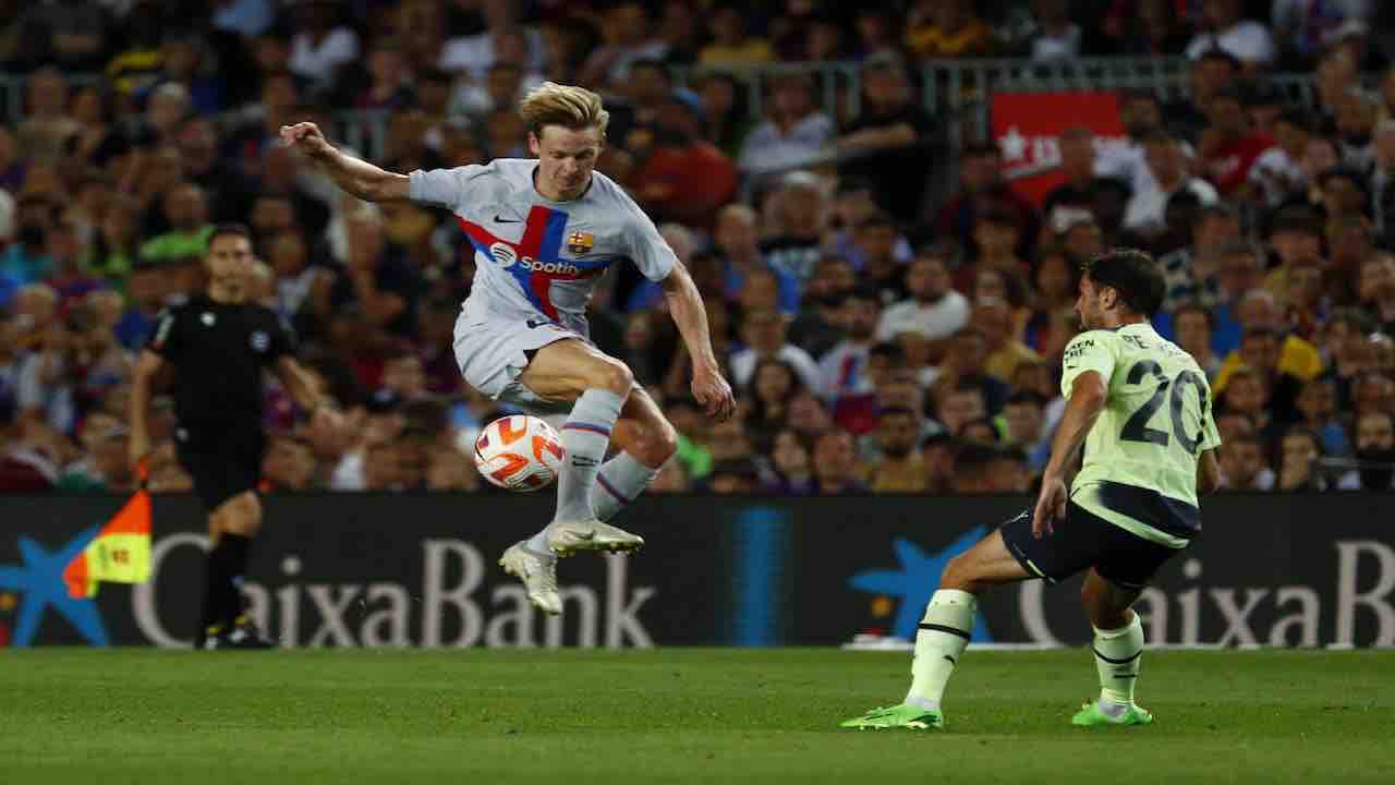 Calciomercato, assalto United a de Jong