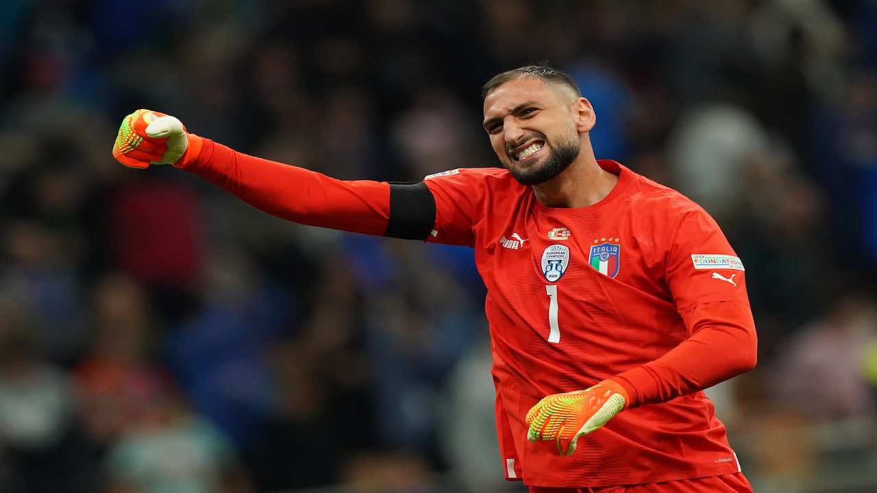 Italia, fischi e parate per Donnarumma