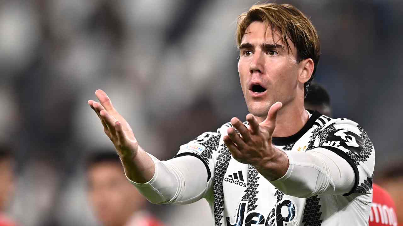 Vlahovic felice con la Serbia e triste con Allegri