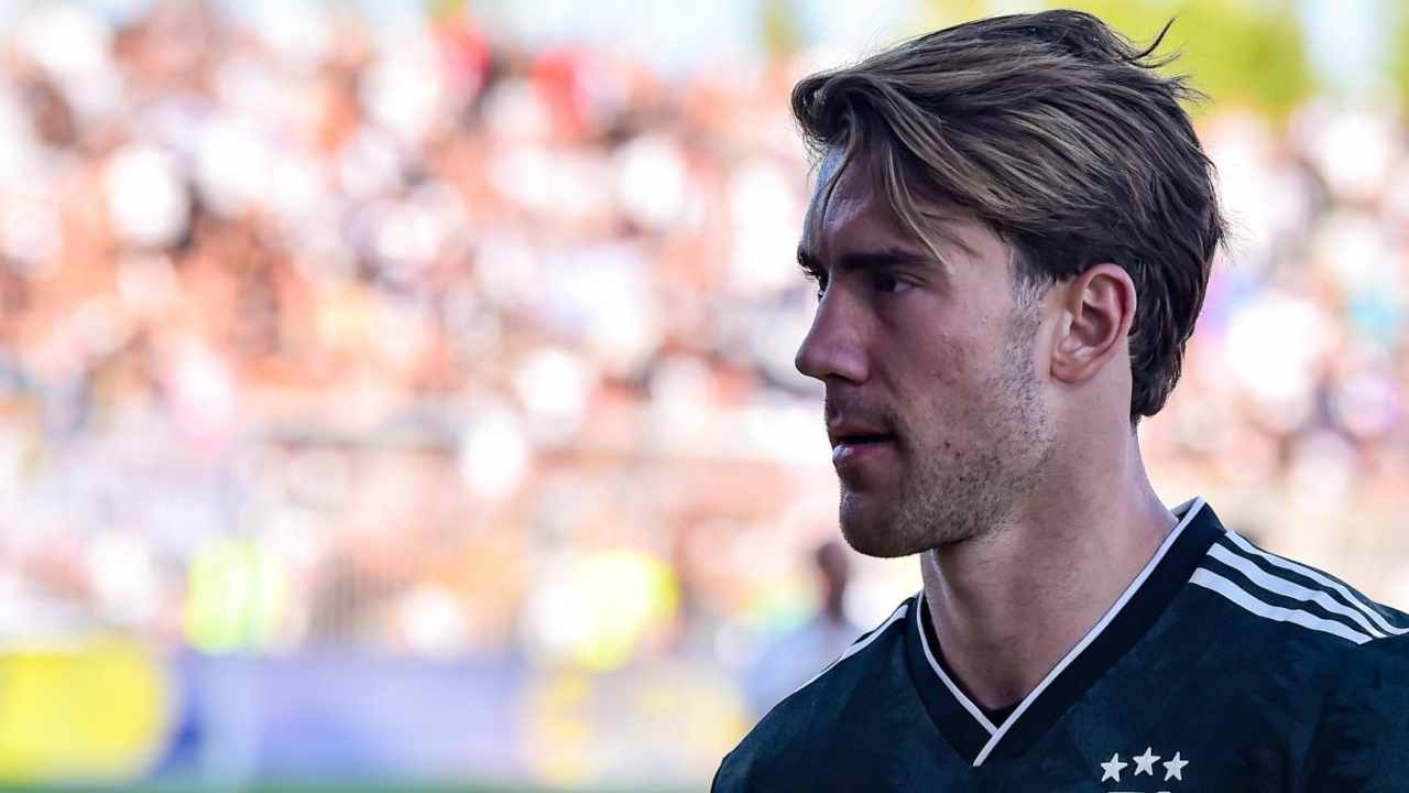 Vlahovic felice con la Serbia e triste con Allegri