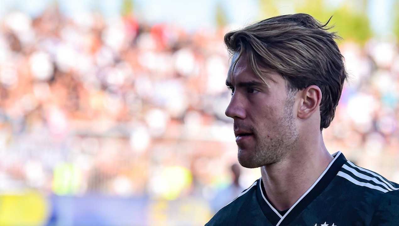 Vlahovic resta alla Juventus: il sondaggio