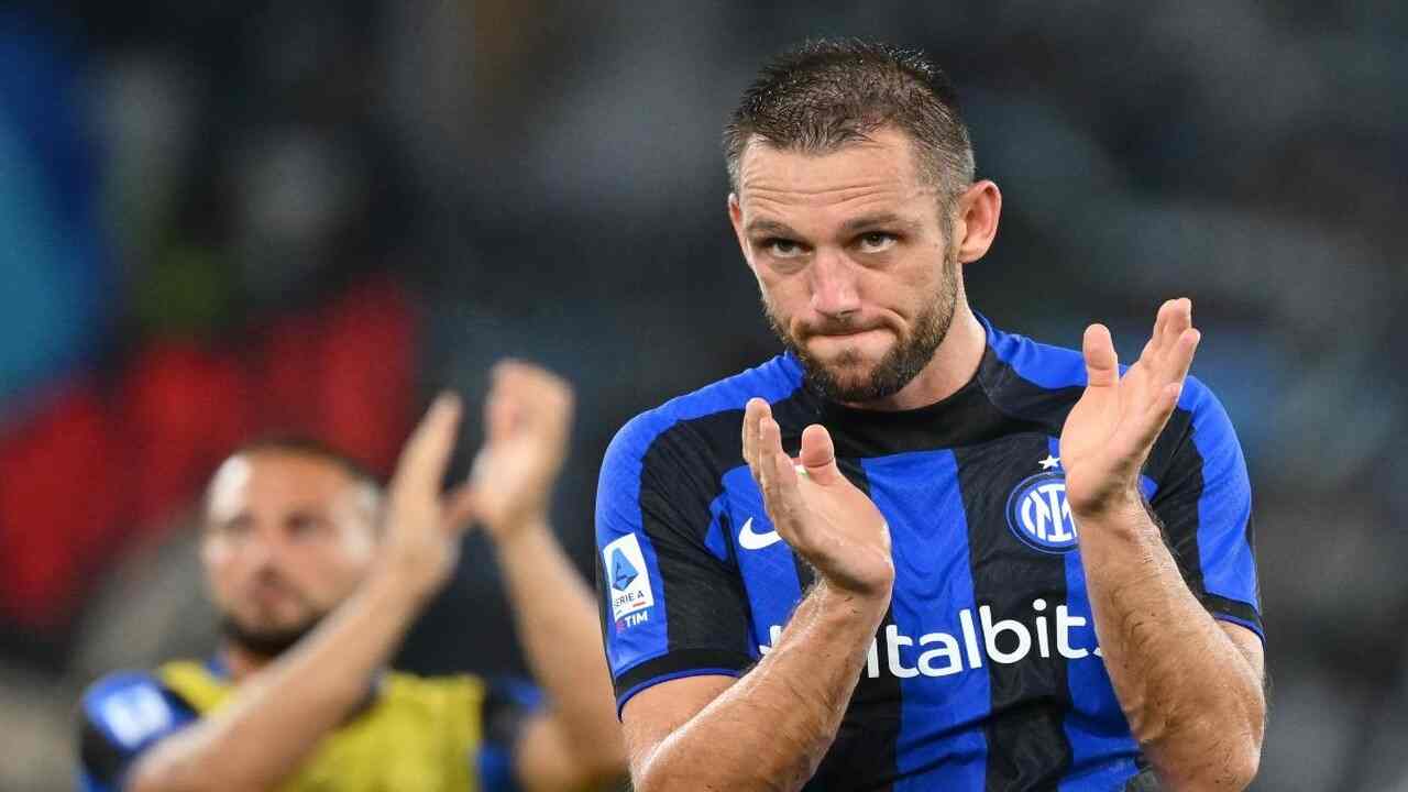 Inter, il Tottenham torna su de Vrij