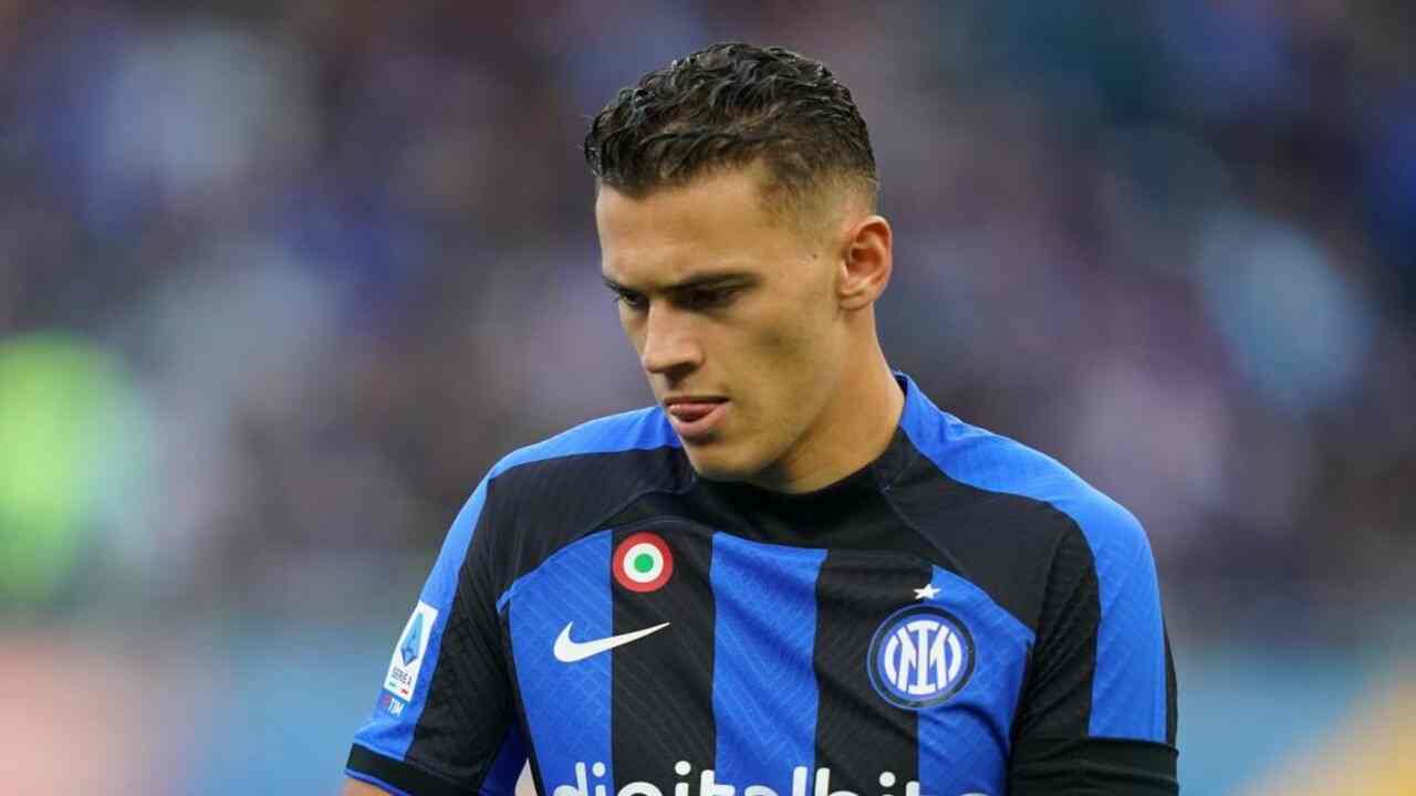 Inter, poco spazio per Asllani