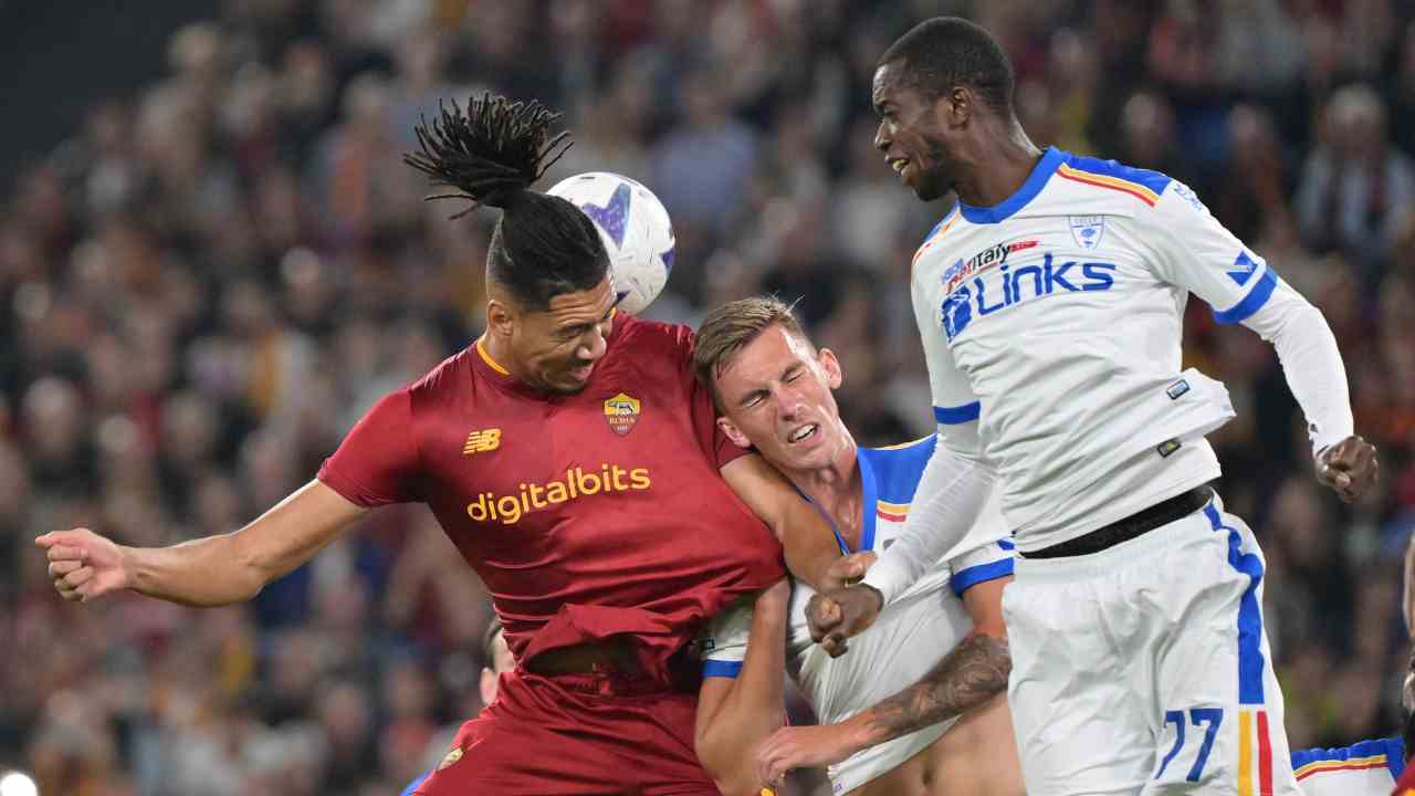 Roma-Lecce 1-0, i voti e il tabellino del primo tempo: Smalling goleador, Hjumalnd senza senso